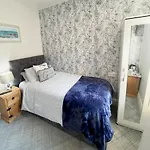 Broadlands (adults Only) בית הארחה 3*