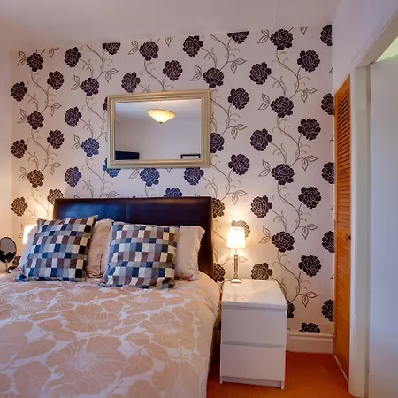 Broadlands (adults Only) بيت ضيافة 3*